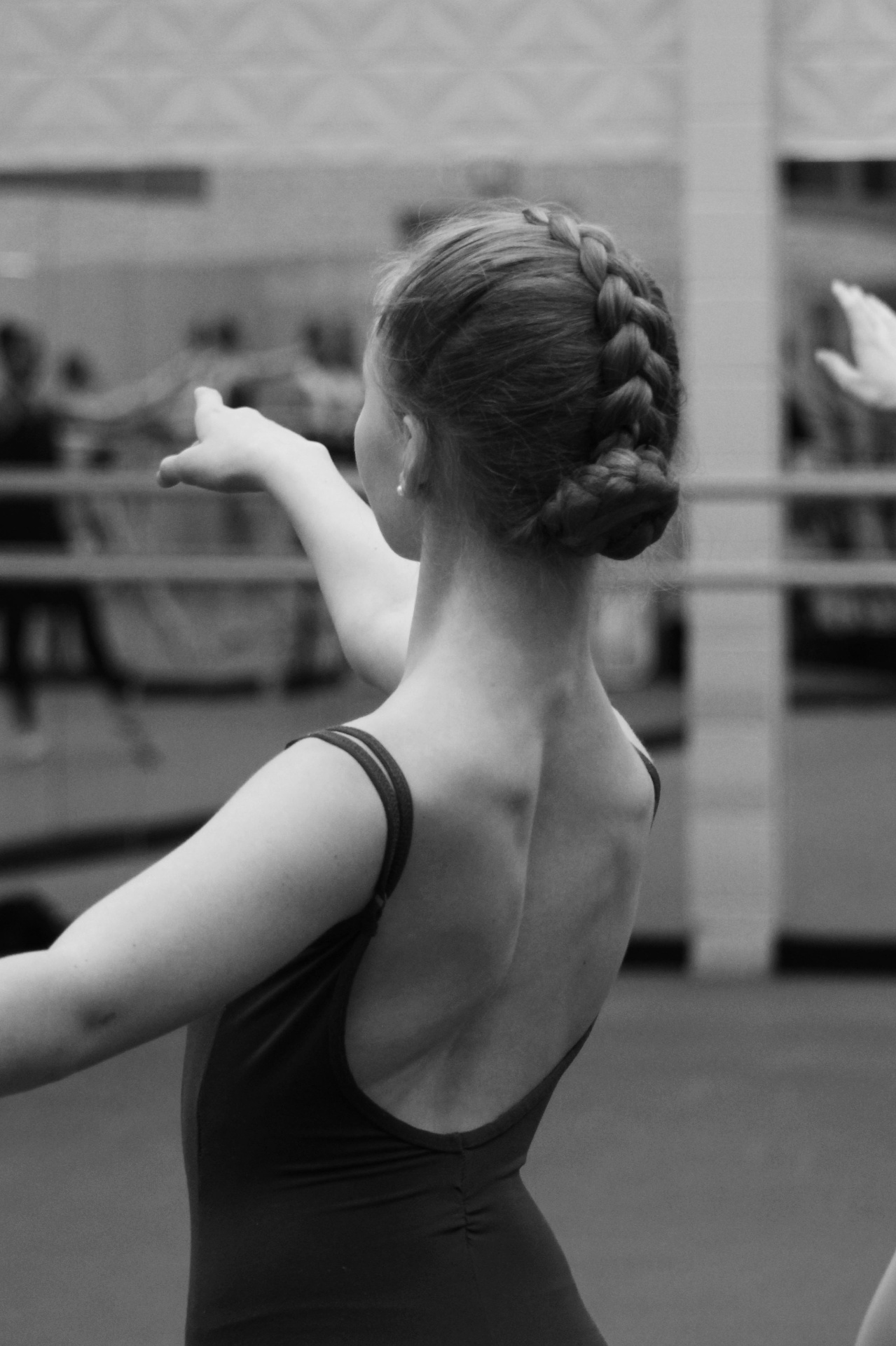 Dancer from behind, braided crown, black and white